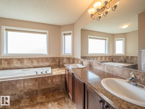 3233 21A Avenue Nw, Edmonton, AB - Indoor Photo Showing Bathroom