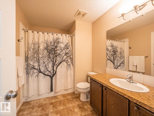 3233 21A Avenue Nw, Edmonton, AB - Indoor Photo Showing Bathroom