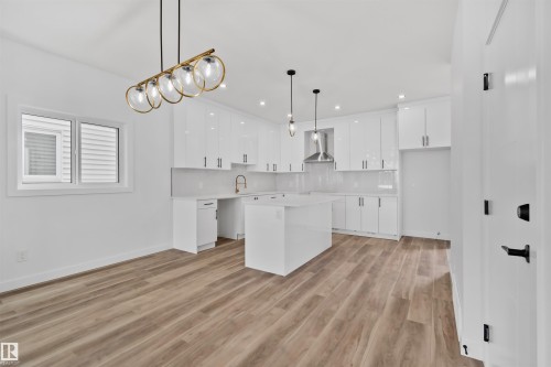 324 Roberts Wynd, Leduc, AB - Indoor Photo Showing Kitchen