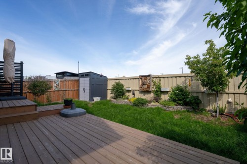 Expansive outdoor deck with multi-level design and slatted privacy screen - 45 Evermore Crescent, St. Albert, AB - Outdoor
