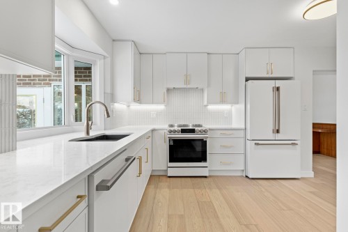 10629 79 Street Nw, Edmonton, AB - Indoor Photo Showing Kitchen With Upgraded Kitchen
