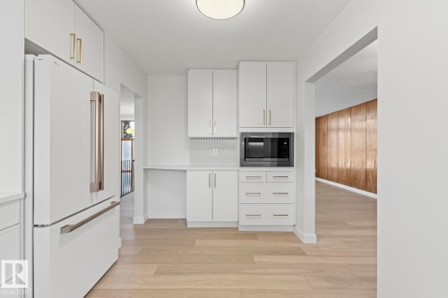 10629 79 Street Nw, Edmonton, AB - Indoor Photo Showing Kitchen