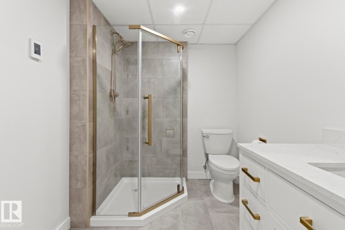 10629 79 Street Nw, Edmonton, AB - Indoor Photo Showing Bathroom