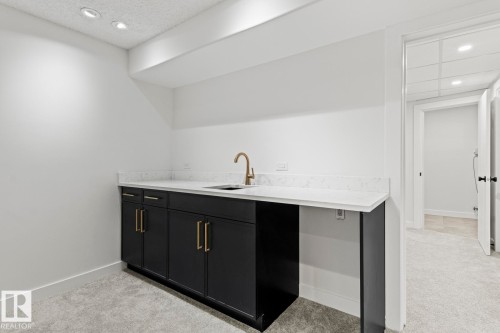 10629 79 Street Nw, Edmonton, AB - Indoor