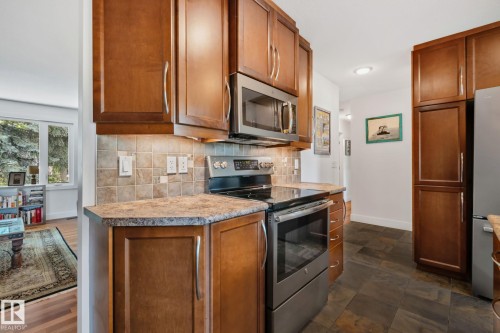 20 Beacon Crescent, St. Albert, AB - Indoor Photo Showing Kitchen