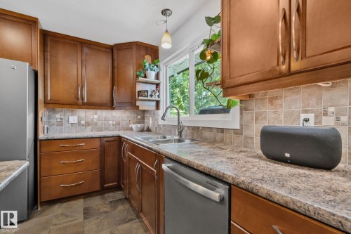20 Beacon Crescent, St. Albert, AB - Indoor Photo Showing Kitchen With Double Sink