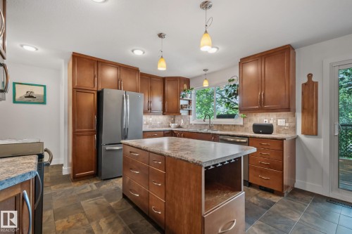 20 Beacon Crescent, St. Albert, AB - Indoor Photo Showing Kitchen