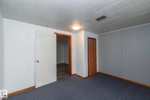 Wall-to-wall carpeting with light-toned wall finishes - 12322 94 Street Nw, Edmonton, AB - Indoor Photo Showing Other Room