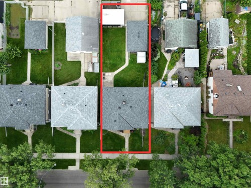 Expansive property featuring a detached garage, established green spaces, and a paved walkway - 12322 94 Street Nw, Edmonton, AB - Outdoor