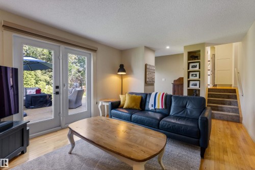 9 Butterfield Crescent, St. Albert, AB - Indoor Photo Showing Living Room