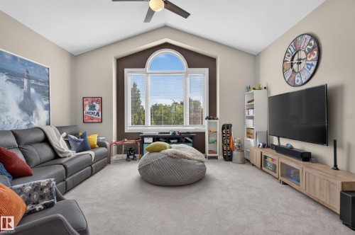 30 Hillcrest Place, St. Albert, AB - Indoor Photo Showing Living Room