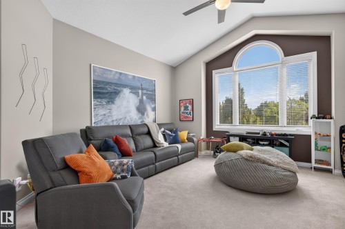 30 Hillcrest Place, St. Albert, AB - Indoor Photo Showing Living Room