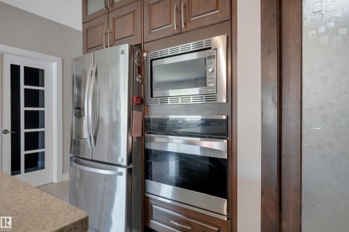 3910 49 Avenue, Beaumont, AB - Indoor Photo Showing Kitchen