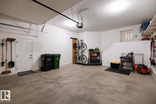 13504 163 Avenue Nw, Edmonton, AB - Indoor Photo Showing Garage