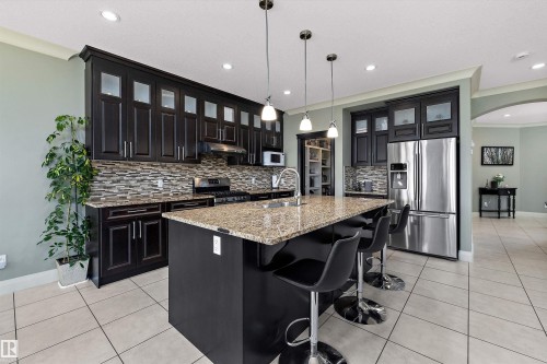 13504 163 Avenue Nw, Edmonton, AB - Indoor Photo Showing Kitchen With Upgraded Kitchen