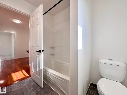 11616 158 Avenue Nw, Edmonton, AB - Indoor Photo Showing Bathroom