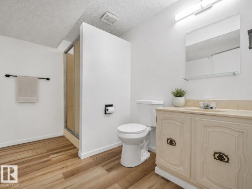 11616 158 Avenue Nw, Edmonton, AB - Indoor Photo Showing Bathroom