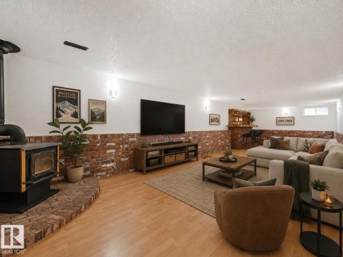 11616 158 Avenue Nw, Edmonton, AB - Indoor With Fireplace