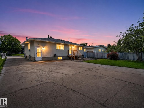 11616 158 Avenue Nw, Edmonton, AB - Outdoor