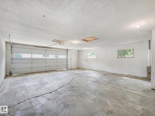 11616 158 Avenue Nw, Edmonton, AB - Indoor Photo Showing Garage