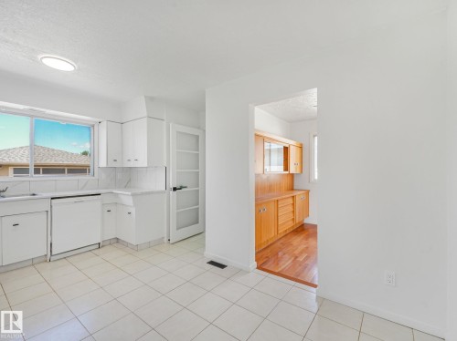 11616 158 Avenue Nw, Edmonton, AB - Indoor Photo Showing Kitchen