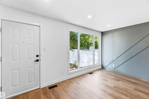 Welcome to 350 Clareview Road NW - 350 Clareview Road Nw, Edmonton, AB - Indoor Photo Showing Other Room