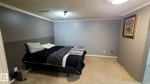 18 Westbend Street, Spruce Grove, AB - Indoor Photo Showing Bedroom