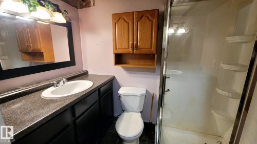 18 Westbend Street, Spruce Grove, AB - Indoor Photo Showing Bathroom