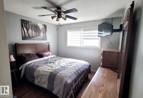 18 Westbend Street, Spruce Grove, AB - Indoor Photo Showing Bedroom