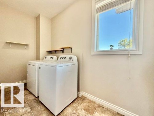 #8 4702 57 Av, Wetaskiwin, AB - Indoor Photo Showing Laundry Room