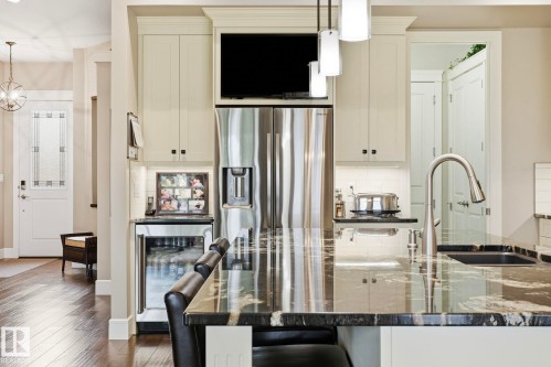 657 178A Street Sw, Edmonton, AB - Indoor Photo Showing Kitchen With Upgraded Kitchen