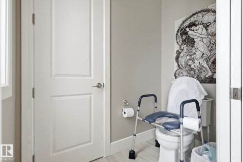 657 178A Street Sw, Edmonton, AB - Indoor Photo Showing Bathroom