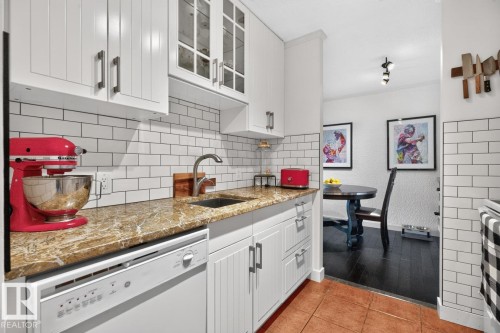 #306 11307 99 Av Nw, Edmonton, AB - Indoor Photo Showing Kitchen