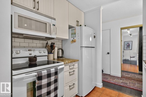 #306 11307 99 Av Nw, Edmonton, AB - Indoor Photo Showing Kitchen