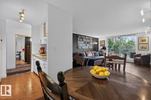 #306 11307 99 Av Nw, Edmonton, AB - Indoor
