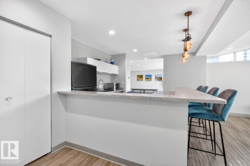 #306 11307 99 Av Nw, Edmonton, AB - Indoor