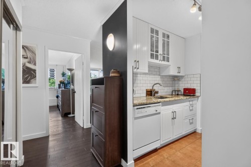 #306 11307 99 Av Nw, Edmonton, AB - Indoor Photo Showing Kitchen