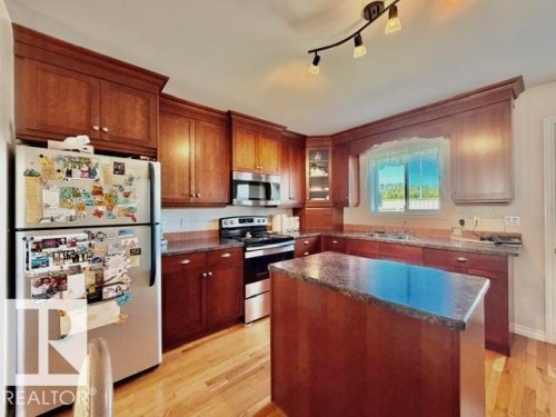 #4 5714 50 St, Wetaskiwin, AB - Indoor Photo Showing Kitchen