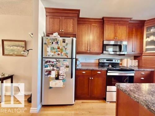 #4 5714 50 St, Wetaskiwin, AB - Indoor Photo Showing Kitchen