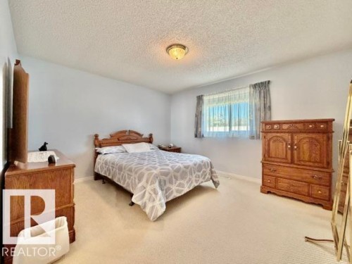 #4 5714 50 St, Wetaskiwin, AB - Indoor Photo Showing Bedroom