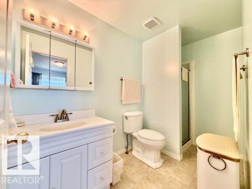 #4 5714 50 St, Wetaskiwin, AB - Indoor Photo Showing Bathroom