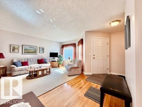 #4 5714 50 St, Wetaskiwin, AB - Indoor Photo Showing Living Room