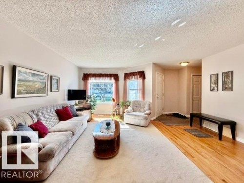 #4 5714 50 St, Wetaskiwin, AB - Indoor Photo Showing Living Room