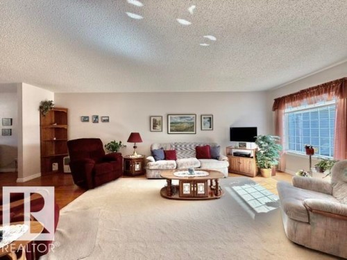 #4 5714 50 St, Wetaskiwin, AB - Indoor Photo Showing Living Room