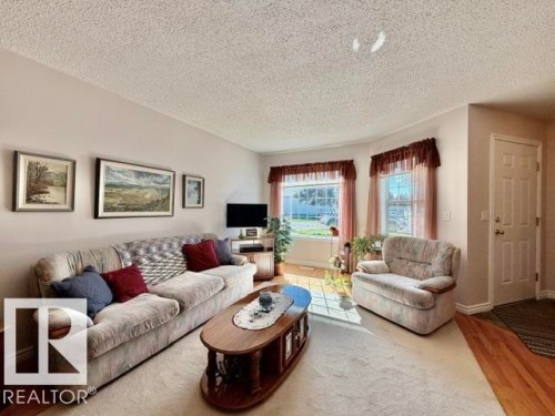 #4 5714 50 St, Wetaskiwin, AB - Indoor Photo Showing Living Room