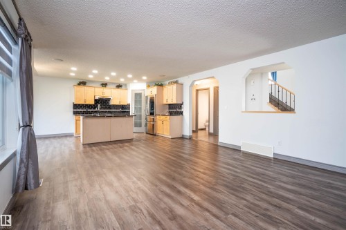 16820 57 Street Nw, Edmonton, AB - Indoor