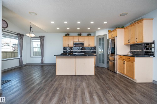 16820 57 Street Nw, Edmonton, AB - Indoor Photo Showing Kitchen
