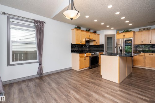 16820 57 Street Nw, Edmonton, AB - Indoor Photo Showing Kitchen
