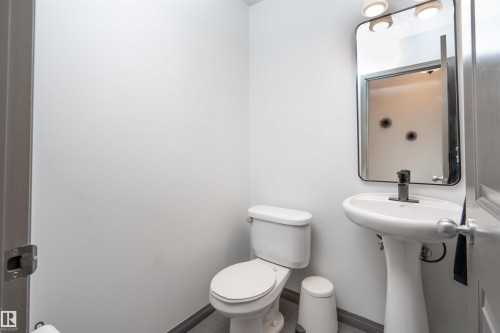 16820 57 Street Nw, Edmonton, AB - Indoor Photo Showing Bathroom