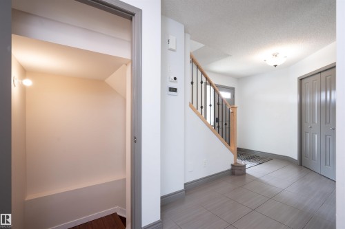 16820 57 Street Nw, Edmonton, AB - Indoor Photo Showing Other Room